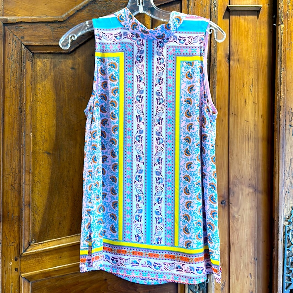 Gianni Bini, sleeveless, high neck shirt